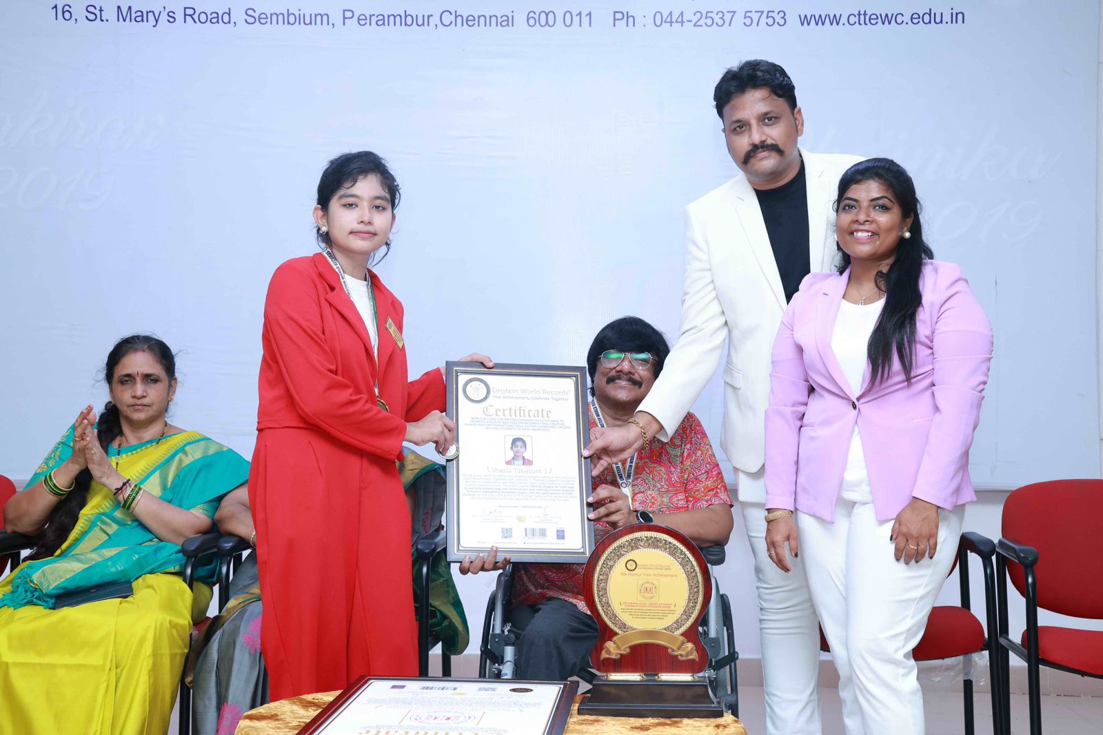 WORLD RECORD FOR WRITING SLOGANS ON CLOTH BAGS TO PROMOTE A PLASTIC BAG-FREE ENVIRONMENT AND CREATING HUMAN ANATOMY FORMATIONS HIGHLIGHTING DONATABLE ORGANS BY 2,500 STUDENTS TO RAISE AWARENESS